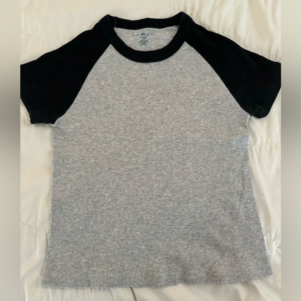 Brandy Melville Women’s Gray and Black Crop Top